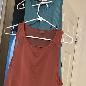 Traj3ctory Activewear Lightweight Sleeveless Top in Rust and Teal XL Bundle